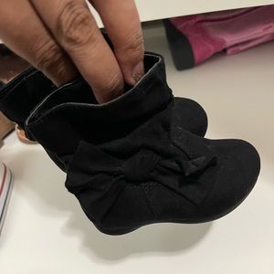 Black booties with bow size 3